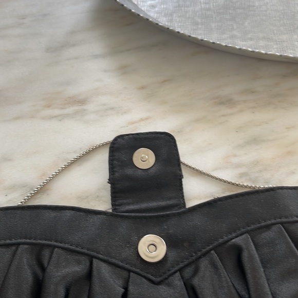 Steve Madden black cute black evening bag. With pleating zipper inside - Picture 4 of 4